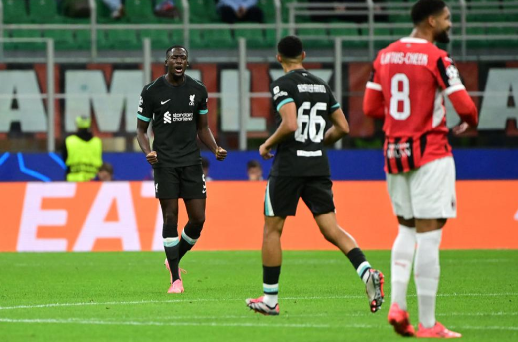 2 trung vệ tỏa sáng, Liverpool ngược dòng đánh bại AC Milan tại San Siro 2